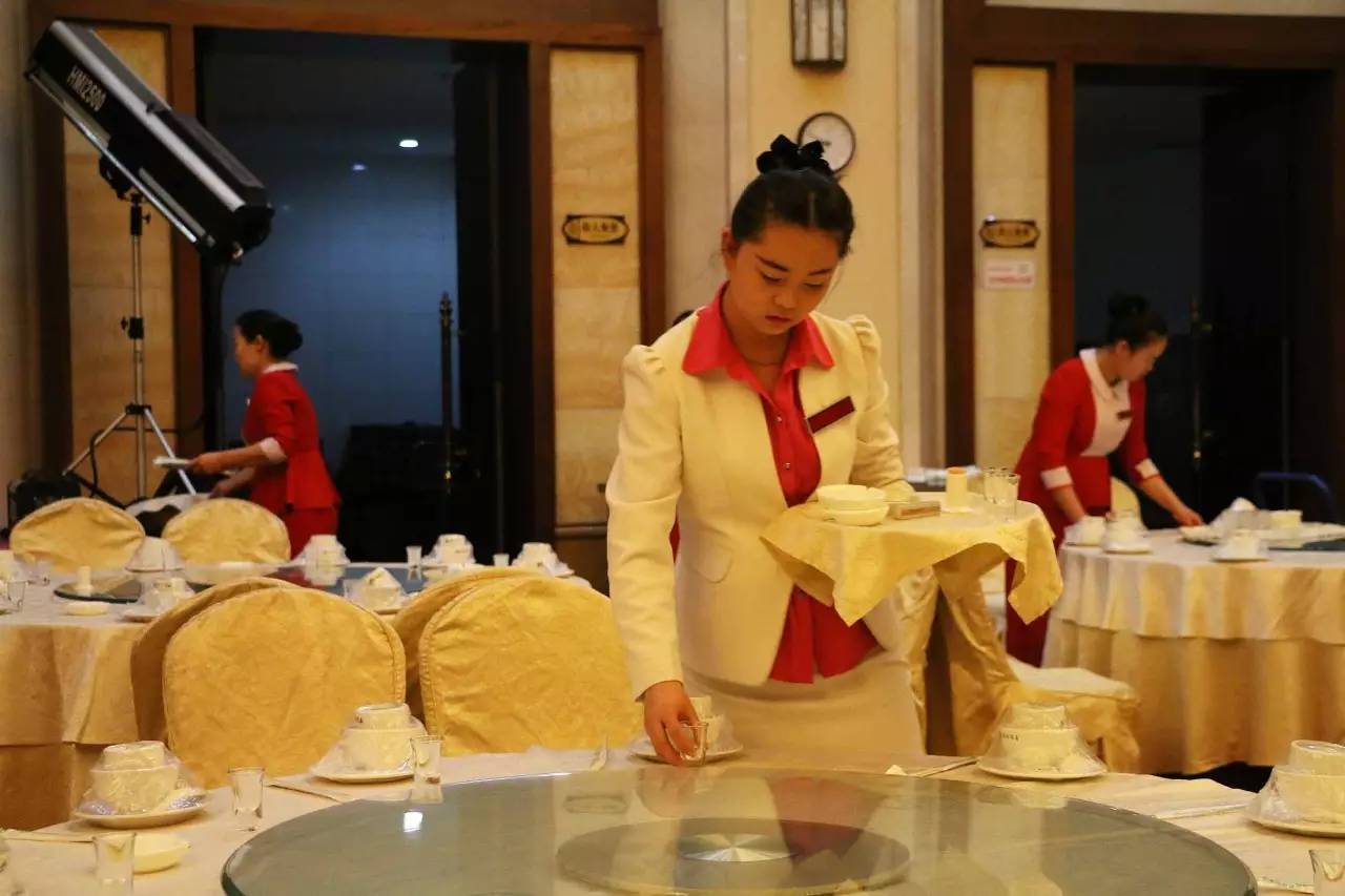 阿拉善大酒店餐飲部第十屆服務(wù)技能大賽